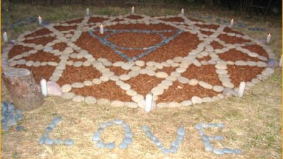 Emissary wheel made out of rocks: September 2004 Oregon Retreat